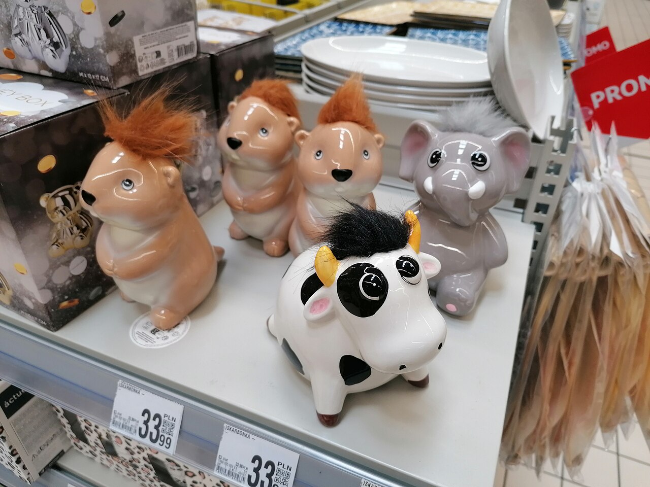 Salvadanai in ceramica, immagine simbolica del risparmio su un conto deposito